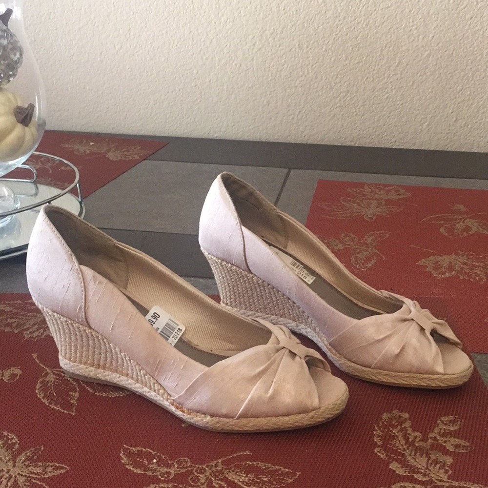 Shoes - Picture 2 of 3